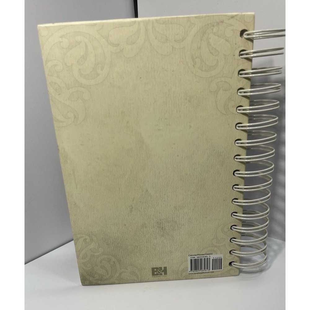 Whispers of Hope Daily Planner with Devotional by Beth Moore, Spiral bound - Picture 3 of 8